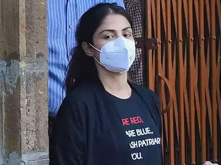 रिया चक्रवर्ती को मिली जमानत, बॉलीवुड की इन हस्तियों ने ऐसे दिए रिएक्शन