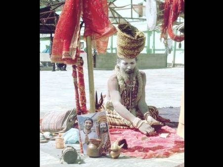 नागा साधु ने सुशांत सिंह राजपूत की आत्मा की शांति के लिए की प्रार्थना, वायरल हो रही है तस्वीर