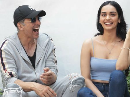 'पृथ्वीराज' के सेट से अक्षय कुमार और मानुषी छिल्लर की नई शानदार तस्वीर, फिल्म की शूटिंग शुरू