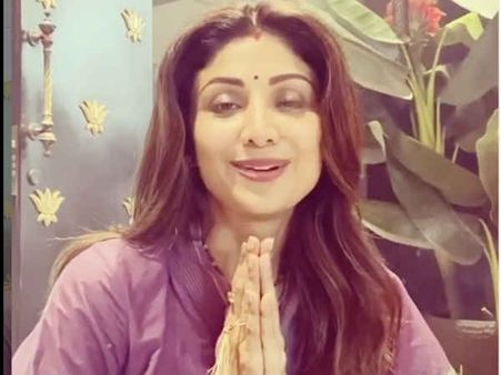 शिल्पा शेट्टी, रितेश देशमुख सहित सितारों ने की दशहरा पूजा, देखिए तस्वीरें