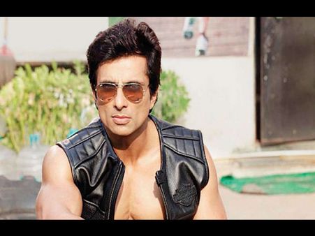 बीमार बच्चे के इलाज पर सोनू सूद पर पीआर स्टंट का गंभीर आरोप, एक्टर ने दिखाया अस्पताल का बिल