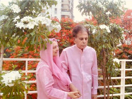 दिलीप कुमार ने सायरा बानो के साथ शेयर की अपनी तस्वीर, बेहद खूबसूरत- फैंस ने मांगी लंबी उम्र की दुआ