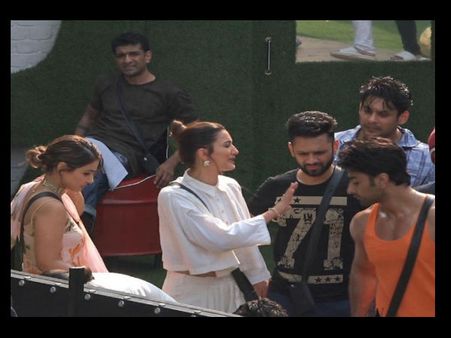 Bigg Boss 14 Promo Video: हिना-गौहर ने सिद्धार्थ पर लगाया चीटिंग का आरोप, टीम शो से बाहर !