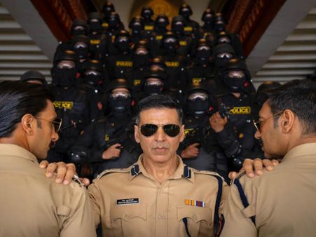लक्ष्मी बम के इंतजार के बीच फैंस के लिए बुरी खबर, सूर्यवंशी की रिलीज को लगा जोरदार झटका !
