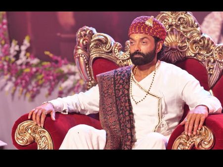 आईपीएल के खत्म होते ही, बॅाबी देओल की आश्रम के साथ होगी इन बड़े सुपरस्टार्स की भिड़ंत !