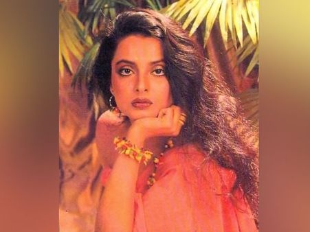 रेखा जन्मदिन: 15 साल की उम्र में Kiss, बोल्ड एक्ट्रेस से सुपरस्टार, शादी के बाद पति की खुदकुशी