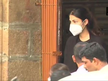 ड्रग केस- बॉम्बे हाईकोर्ट से रिया चक्रवर्ती को ज़मानत मिली, भाई शौविक की याचिका ख़ारिज