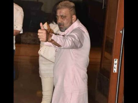 कैंसर के ईलाज के बाद संजय दत्त का नया लुक, बेहद खुश हैं अक्षय कुमार, अभिषेक बच्चन