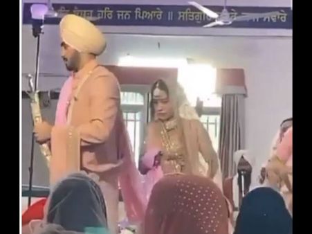 नेहा कक्कड़ ने लिए रोहनप्रीत सिंह संग 7 फेरे, शादी और बारात की सामने आई फोटो PICS