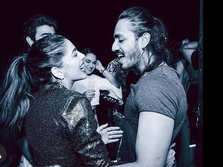 अलाया फर्नीचरवाला और बाल ठाकरे के पोते का VIDEO वायरल, दुबई में शानदार बर्थडे , बोल्ड तस्वीरें