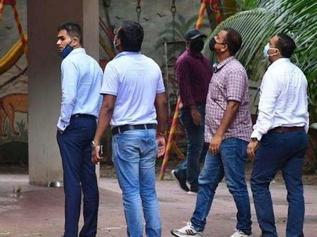 छापेमारी करने पहुंची एनसीबी टीम पर पत्थर और डंडों से हमला, बॉलीवुड ड्रग पैडलर्स की करतूत