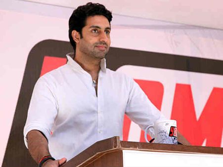 अभिषेक बच्चन की अगली फिल्म में होगी भयंकर राजनीति, स्टारकास्ट फाईनल