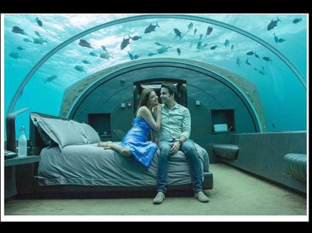 हनीमून पर ब्लू पानी के बीच काजल अग्रवाल का बोल्ड फोटोशूट, पति के साथ तस्वीरों में दिखा रोमांस