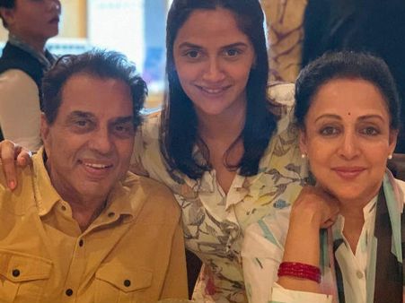 नाना-नानी बने धर्मेंद्र और हेमा मालिनी, जुड़वां बच्चियों की मां बनीं अहाना देओल