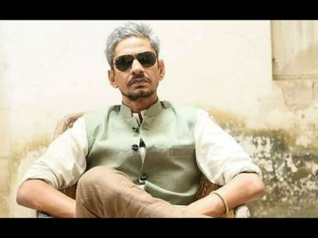 शेरनी के सेट पर विजय राज ने की छेड़छाड़, क्रू सदस्य ने कहा- ये चौथी बार हुआ, अपनी तरफ खींच लिया