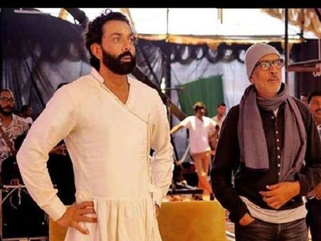 लक्ष्मी बॅाम्ब की तरह 'आश्नम' सीरीज का नाम बदलो- बोल्ड सीन पर भड़की करणी सेना, दे डाली बड़ी धमकी