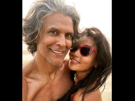 पूनम पांडे के बाद, अब मिलिंद सोमन पर अश्लीलता फैलाने का आरोप- गोवा में दर्ज हुआ केस