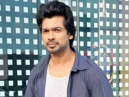 कोरोना के बीच मालदीव में वेकेशन मना रहे बॉलीवुड स्टार्स- निखिल द्विवेदी ने मारा ताना, कहा-बेवकूफी है