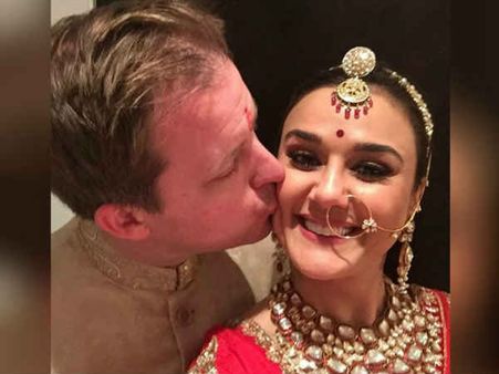 प्रीति ज़िंटा ने मनाया बॉलीवुड में सबसे लंबा करवा चौथ, कारण सुनकर आप भी कहेंगे Awwww