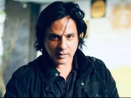 हेल्थ अपडेट- राहुल रॉय आए आईसीयू से बाहर, ब्रेन स्ट्रोक से हुआ था चेहरे का दाहिना हिस्सा प्रभावित