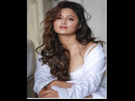 बोल्ड फोटोशूट के लिए रश्मि देसाई ने पहने ऐसे कपड़े, लोगों ने कहा सेक्सी ने आग लगा दी