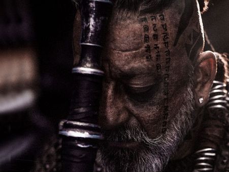 कैंसर की जंग जीत चुके संजय दत्त की फिटनेस देख KGF 2 टीम हैरान, यश बोले- वह धमाका करने वाले हैं!
