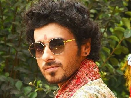 'बिच्छू का खेल' की सफलता पर अभिनेता दिव्येंदु का नवाबों के शहर लखनऊ में शानदार जश्न