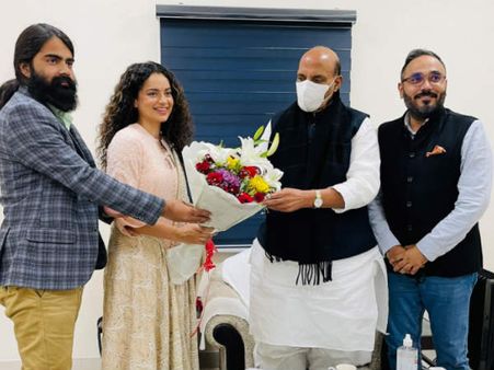 Tejas- कंगना रनौत ने रक्षा मंत्री राजनाथ सिंह से की मुलाकात, फिल्म 'तेजस' है कारण