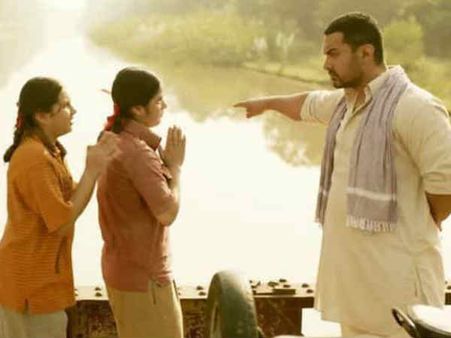 दंगल के 4 साल - आमिर खान 10 साल बाद बनाना चाहते थे दंगल, कर रहे थे 60 साल के होने का इंतज़ार