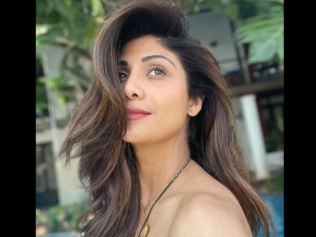 2020 के अंत पर इंटरनेट पर शिल्पा शेट्टी ने लगाई आग, बिकिनी फोटो देख फैंस ने बोला-उफ्फ