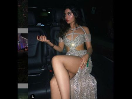 श्रीदेवी की छोटी बेटी खुशी कपूर ने इंस्टाग्राम पर मारी एंट्री, वायरल हुईं बोल्ड तस्वीरें