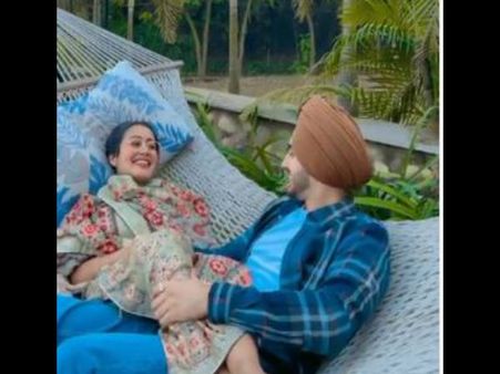 प्रेग्नेंसी के सस्पेंस को खत्म करते हुए नेहा कक्कड़ का नया गाना ख्याल रख्या कर रिलीज- VIDEO