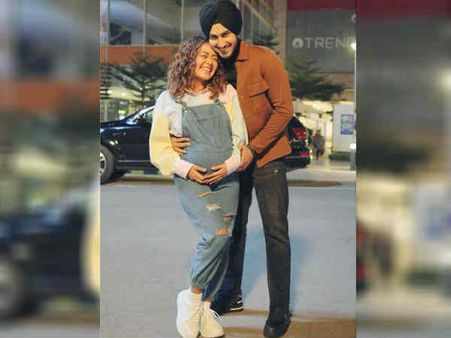पब्लिसिटी है नेहा कक्कड़ की प्रेगनेंसी की खबर, अगले गाने का कर रहीं प्रमोशन?
