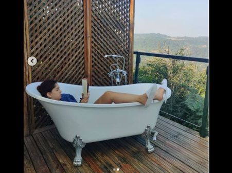 आमिर खान की बेटी इरा ने बाथटब में दिखाया जलवा, शेयर की बिकिनी में खास तस्वीरें