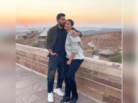 गौहर खान ने पति जैद दरबार के साथ शेयर की रोमांटिक PICS, उदयपुर में मना रहीं हनीमून