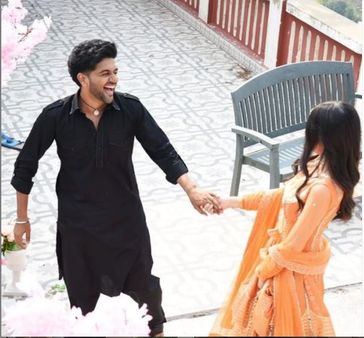 क्या गुरु रंधावा ने कर ली है सगाई? आखिर कौन है ये मिस्ट्री गर्ल? सिंगर ने खुद ही शेयर की ये फोटो