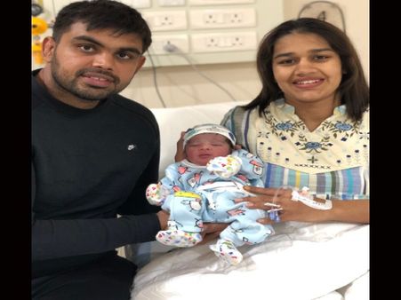 विरुष्का के अलावा दंगल गर्ल के घर गूंजी किलकारी, बबीता फोगाट ने दिया बेटे को जन्म