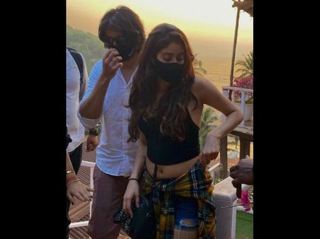 कार्तिक आर्यन- जान्हवी कपूर गोवा वेकेशन की तस्वीरें इंटरनेट पर Leak, गुपचुप हो रहा है रोमांस