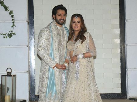 नताशा दलाल को देख पैपराजी ने मचाया शोर, पति वरुण धवन ने बोला- धीरे से डर जाएगी बेचारी