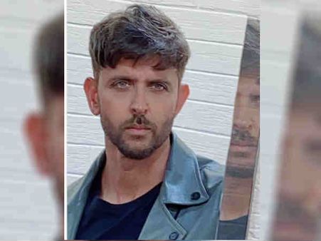 ऋतिक रोशन शूट कर रहे हैं शाहरूख खान की पठान का कैमियो? सेट से शेयर की तस्वीर