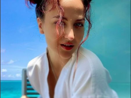 एली अवराम की सबसे बोल्ड PICS, बेहतरीन अदाएं और शानदार पोज- देखिए झलक