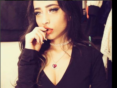 रामानंद सागर की परपोती ने अपनी न्यूड तस्वीरों से फिर लगाई आग, अकेले में देखिए ये 5 तस्वीरें