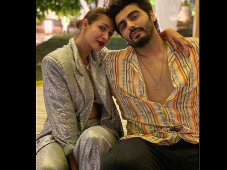 मलाइका अरोड़ा और अर्जुन कपूर न्यू ईयर स्पेशल फोटो, इश्कजादे संग किया नए साल का आगाज