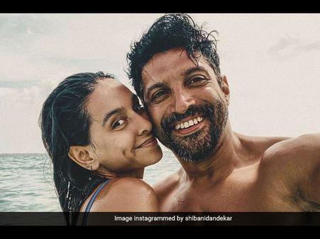 फरहान अख्तर के बर्थडे पर गर्लफ्रेंड शिबानी दांडेकर ने शेयर की रोमांटिक फोटो, लिखी ये खूबसूरत बात