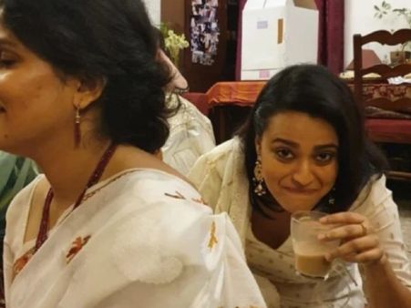 स्वरा भास्कर ने मनाई मम्मी-पापा की शादी की सालगिरह, वायरल हो रहीं हैं तस्वीरें!