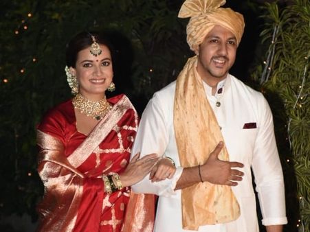 PICS- दीया मिर्जा ने रचाई वैभव रेखी संग शादी, ये है दुल्हन की पहली तस्वीर- लाल जोड़े में लग रही बेहद खूबसूरत