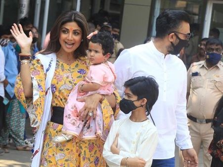 1 साल की हुई शिल्पा शेट्टी की बेटी समिषा, परिवार पहुंचा सिद्धिविनायक मंदिर- PHOTOS