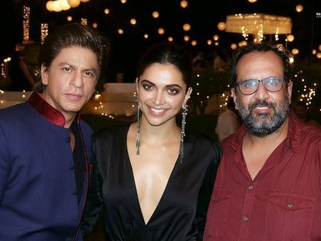 शाहरुख खान और दीपिका पादुकोण की पठान दिवाली पर नहीं होगी रिलीज- YRF करेगा स्पेशल ऐलान!