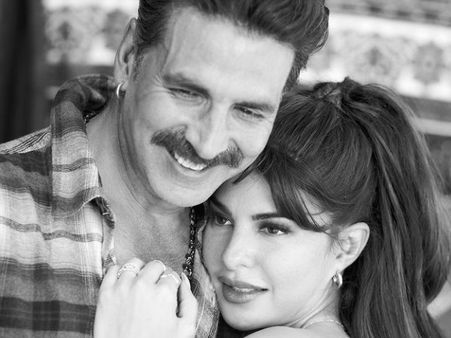 अक्षय कुमार के सीने से लगी नजर आईं जैकलीन फर्नांडिस, बच्चन पांडे से नई PHOTOS- शूट का आखिरी दिन