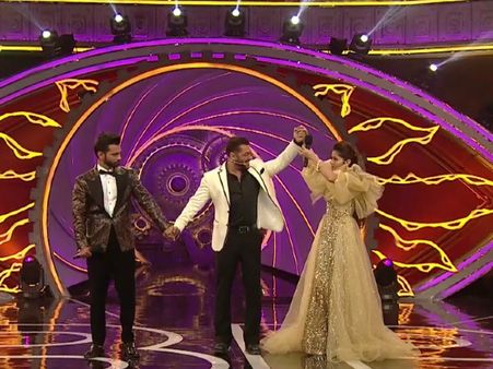 बिग बॉस सीज़न 14 की विजेता बनीं रुबीना दिलैक, सलमान से ट्रॉफी लेना भूल स्टेज से चली गईं